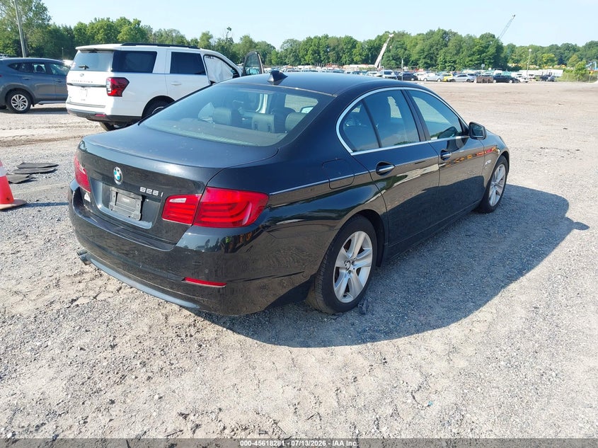 2012 BMW 5er VIN WBAXH5C59CDW11697 IAAI salvage auction — NORMAL WEAR, Clear (New Jersey), sold $225 on 2026-07-28 (photo 4)