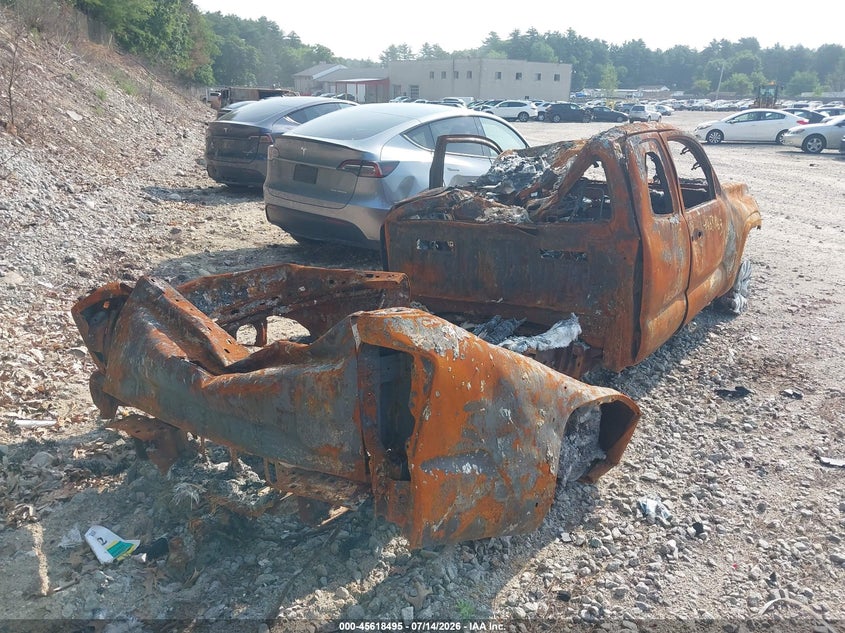2018 Toyota Tacoma VIN 5TFSZ5AN0JX163634 IAAI salvage auction — BURN, Salvage (Massachusetts), sold $75 on 2026-07-31 (photo 4)
