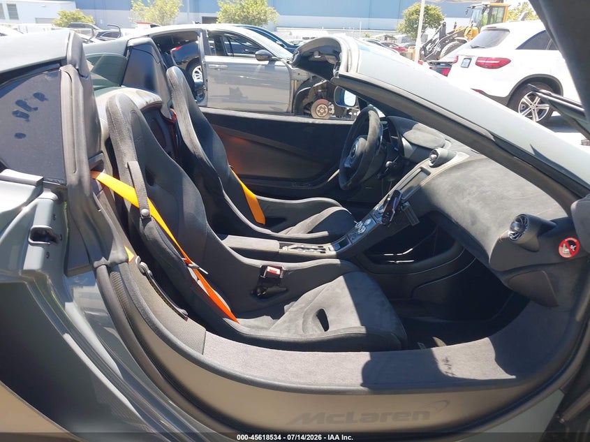 2016 Mclaren 675lt VIN SBM11SAA4GW675997 IAAI salvage auction — FRONT & REAR, Salvage (California), sold $121,000 on 2026-08-31 (photo 5)
