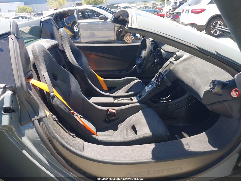 2016 Mclaren 675lt VIN SBM11SAA4GW675997 IAAI salvage auction — FRONT & REAR, Salvage (California), sold $121,000 on 2026-08-31 (photo 8)