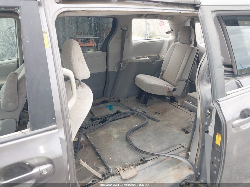 2013 Toyota Sienna VIN 5TDKK3DCXDS377981 IAAI salvage auction — FRONT END, Salvage (California), sold $25 on 2026-07-30 (photo 8)