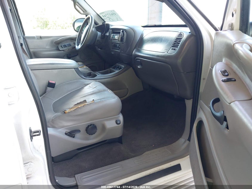 2001 Ford Expedition VIN 1FMRU17L21LB21951 IAAI salvage auction — LEFT SIDE, Rebuildable (Florida), sold $425 on 2026-07-28 (photo 5)