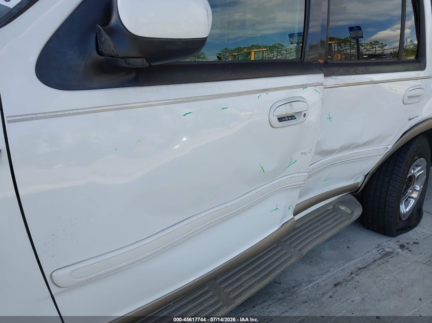 2001 Ford Expedition VIN 1FMRU17L21LB21951 IAAI salvage auction — LEFT SIDE, Rebuildable (Florida), sold $425 on 2026-07-28 (photo 6)