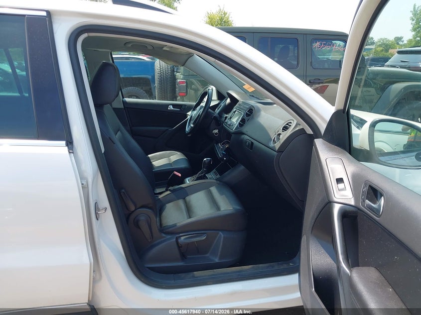 2012 Volkswagen Tiguan VIN WVGBV7AX7CW509580 IAAI salvage auction — LEFT SIDE, Salvage (Ohio), sold $775 on 2026-08-04 (photo 5)