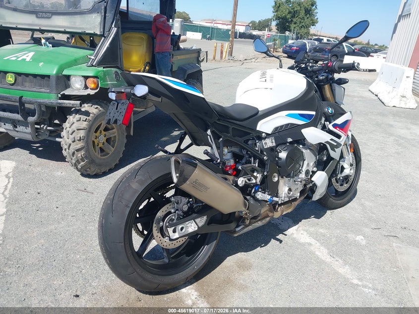 2026 BMW S 1000 VIN WB10P3304T6M58485 IAAI salvage auction — LEFT SIDE, Salvage (California), sold $12,400 on 2026-07-30 (photo 4)