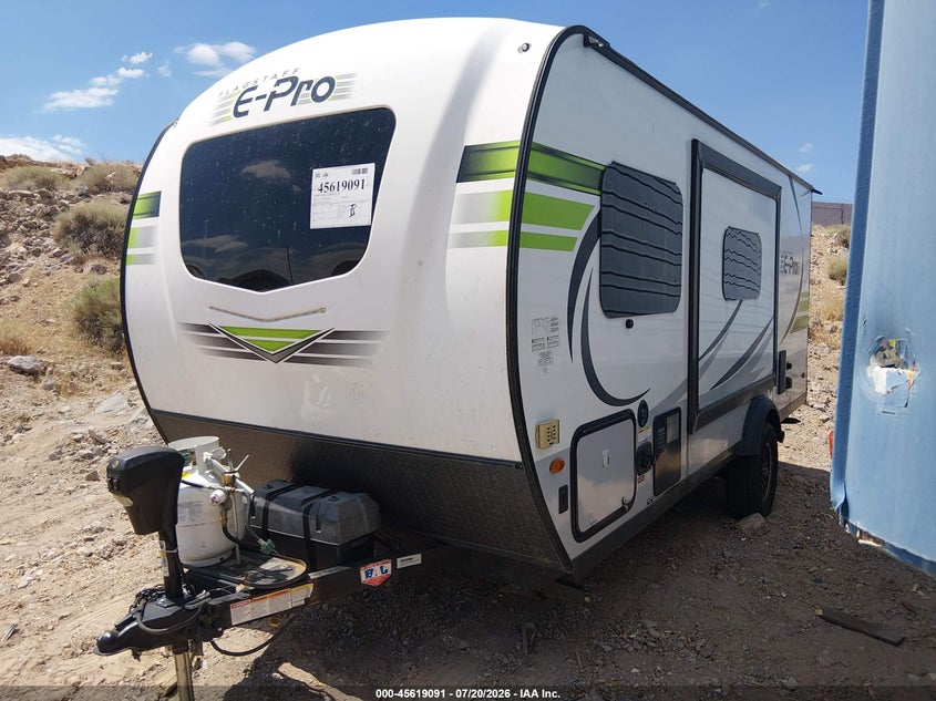 2021 Forest river Flagstaff VIN 5ZT2FSHC4M3013337 IAAI salvage auction — FRONT END, Wait Title, sold $6,600 on 2026-10-02 (photo 2)