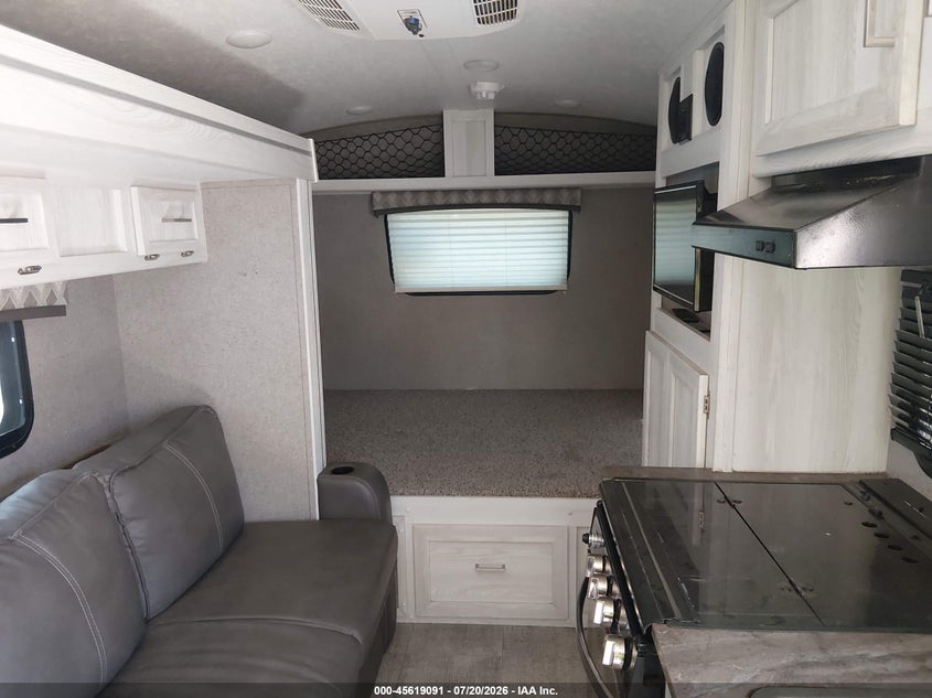 2021 Forest river Flagstaff VIN 5ZT2FSHC4M3013337 IAAI salvage auction — FRONT END, Wait Title, sold $6,600 on 2026-10-02 (photo 5)