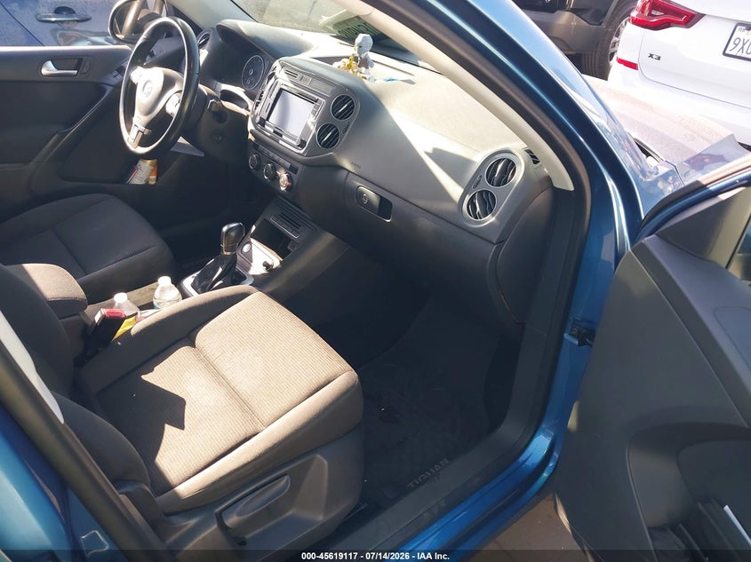 2017 Volkswagen Tiguan VIN WVGAV7AX9HK042723 IAAI salvage auction — LEFT FRONT, Salvage Title, sold $2,150 on 2026-07-29 (photo 5)