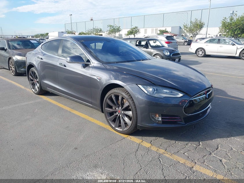 2015 Tesla Model s VIN 5YJSA1H22FF087296 — IAAI salvage auction photo