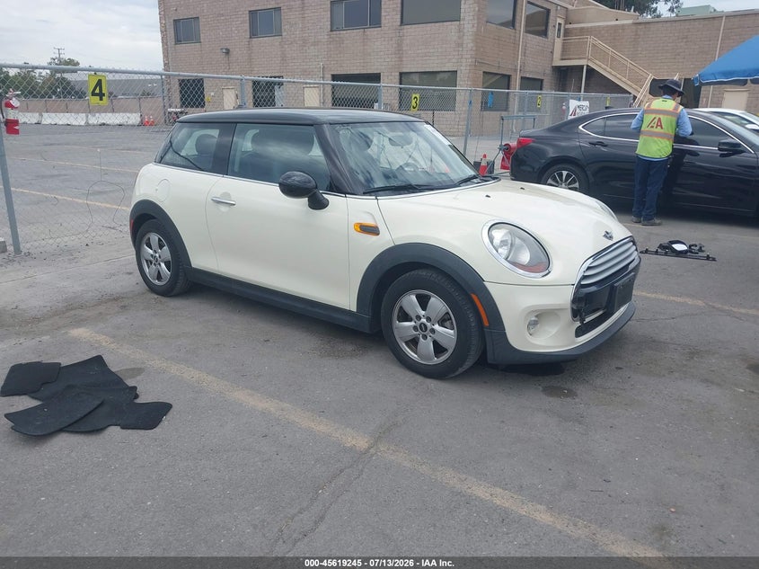 2014 Mini Hard top VIN WMWXM5C59ET934006 IAAI salvage auction — LEFT SIDE, Wait Title, sold $950 on 2026-08-17 (photo 1)