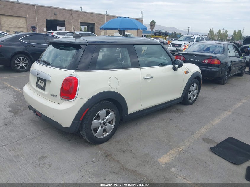 2014 Mini Hard top VIN WMWXM5C59ET934006 IAAI salvage auction — LEFT SIDE, Wait Title, sold $950 on 2026-08-17 (photo 4)
