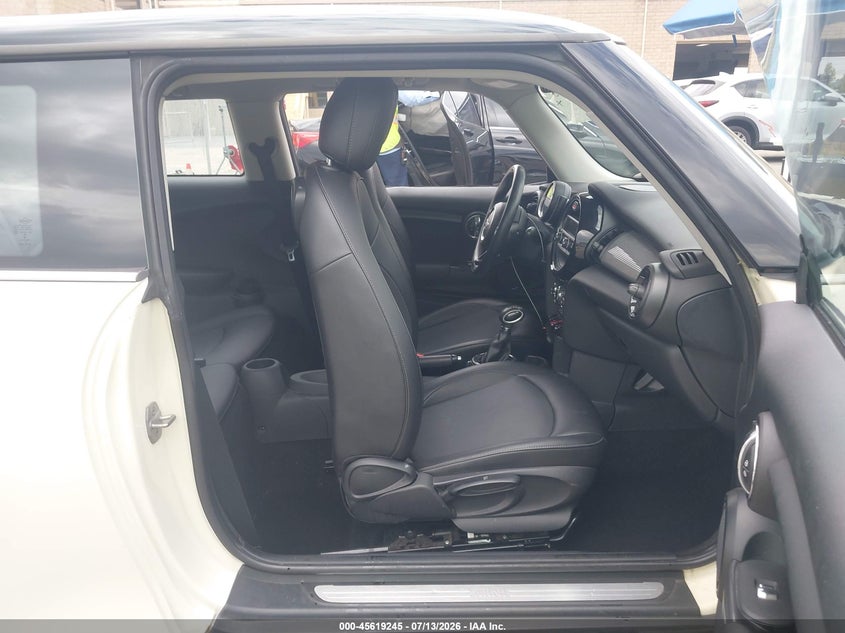 2014 Mini Hard top VIN WMWXM5C59ET934006 IAAI salvage auction — LEFT SIDE, Wait Title, sold $950 on 2026-08-17 (photo 5)