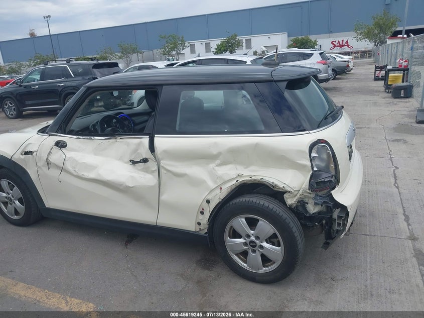 2014 Mini Hard top VIN WMWXM5C59ET934006 IAAI salvage auction — LEFT SIDE, Wait Title, sold $950 on 2026-08-17 (photo 6)