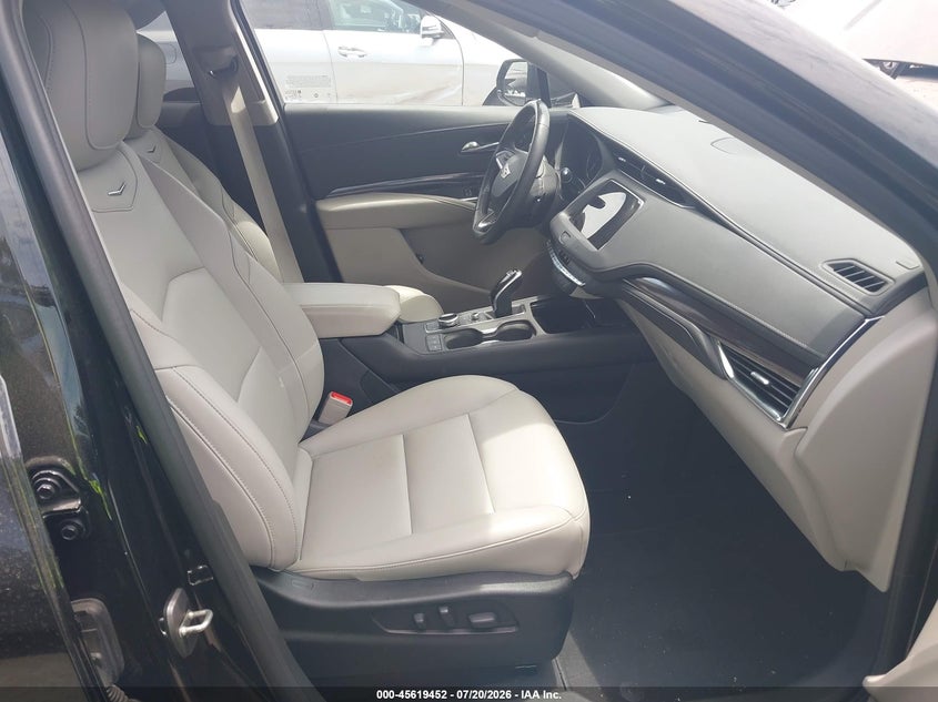 2021 Cadillac Xt4 VIN 1GYAZAR40MF074876 IAAI salvage auction — LEFT FRONT, Wait Title, sold $8,400 on 2026-08-05 (photo 5)