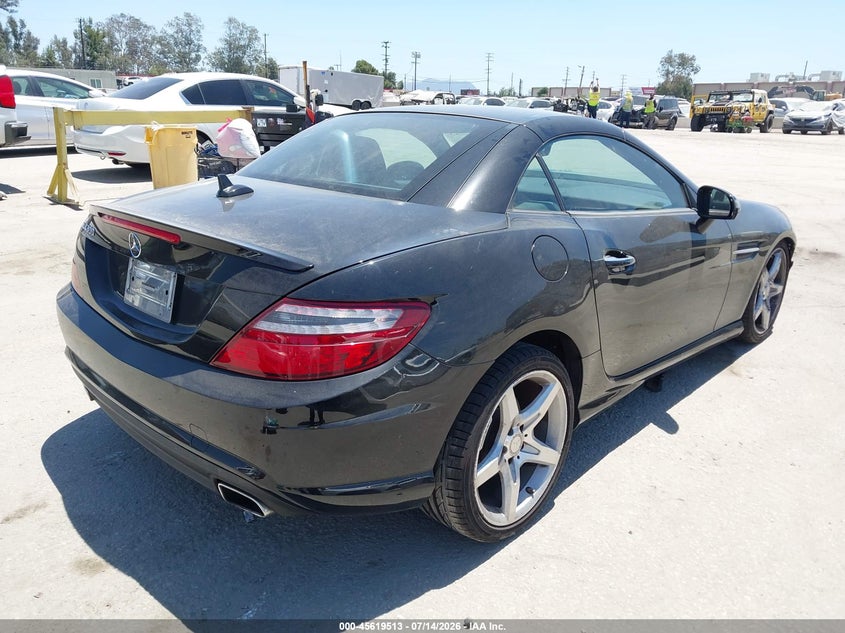 2016 Mercedes-benz Slk-klasse VIN WDDPK3JA2GF124737 IAAI salvage auction — LEFT FRONT, Salvage (California), sold $2,000 on 2026-08-05 (photo 4)