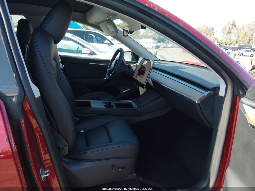2024 Tesla Model y VIN 7SAYGDED8RF100897 IAAI salvage auction — Burn Interior, Salvage (California), sold $6,900 on 2026-07-30 (photo 5)