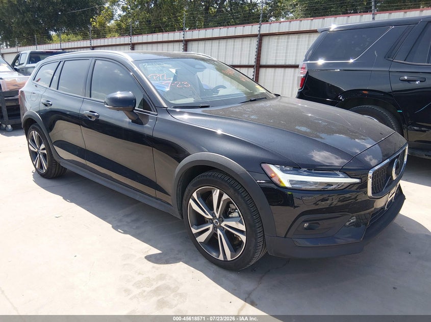 2025 Volvo V60 cross country VIN YV4L12WK0S2147065 IAAI salvage auction — SIDE, Original (Texas), sold $16,300 on 2026-08-21 (photo 1)