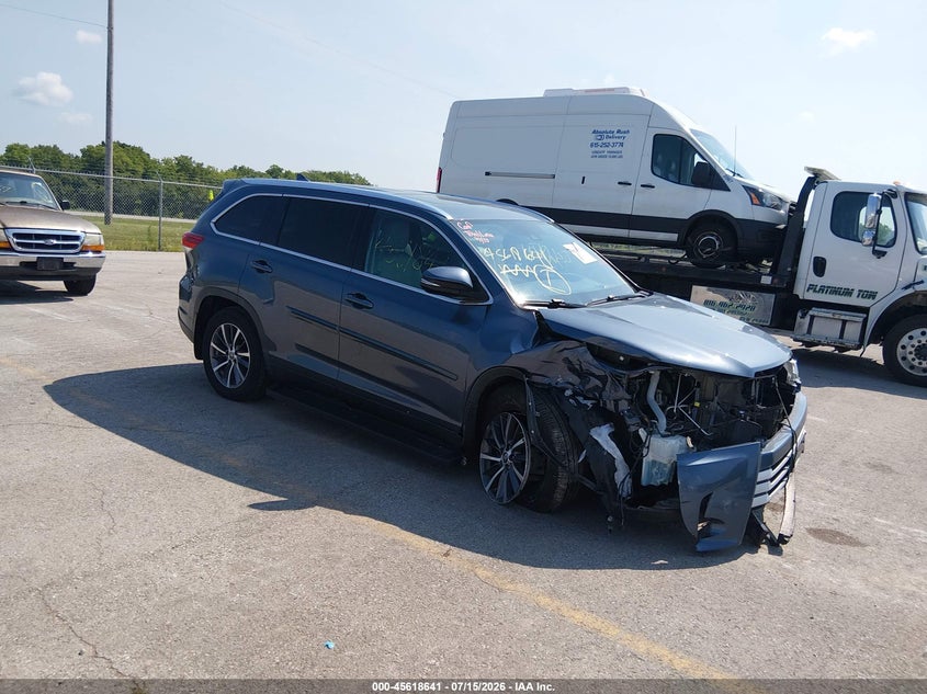 2019 Toyota Highlander VIN 5TDJZRFH5KS976724 — IAAI salvage auction photo