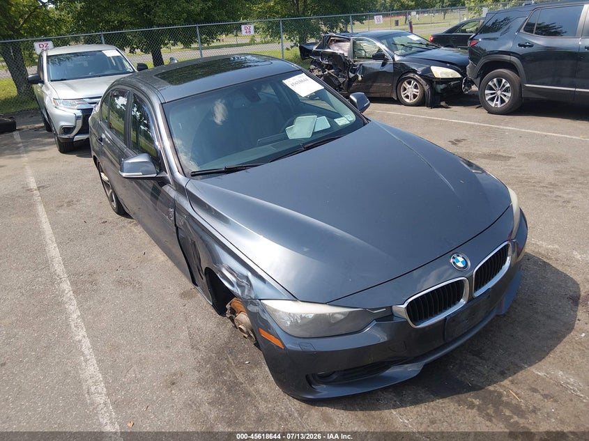 2014 BMW 3er VIN WBA3B3G57ENR81638 IAAI salvage auction — RIGHT SIDE, Salvage (New Jersey), sold $2,200 on 2026-08-17 (photo 1)