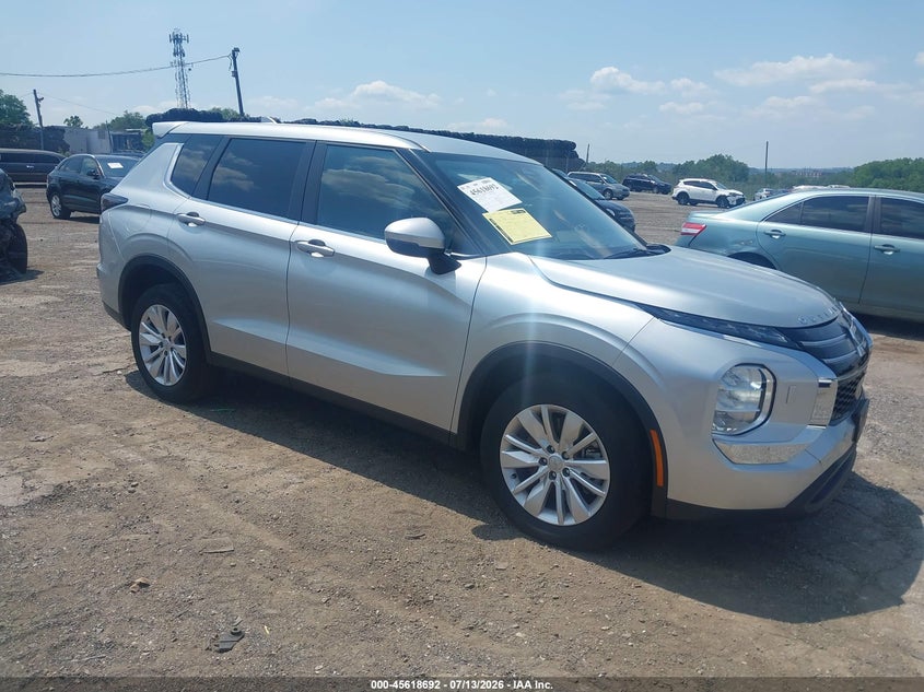2025 Mitsubishi Outlander VIN JA4J4UA84SZ055290 — IAAI salvage auction photo
