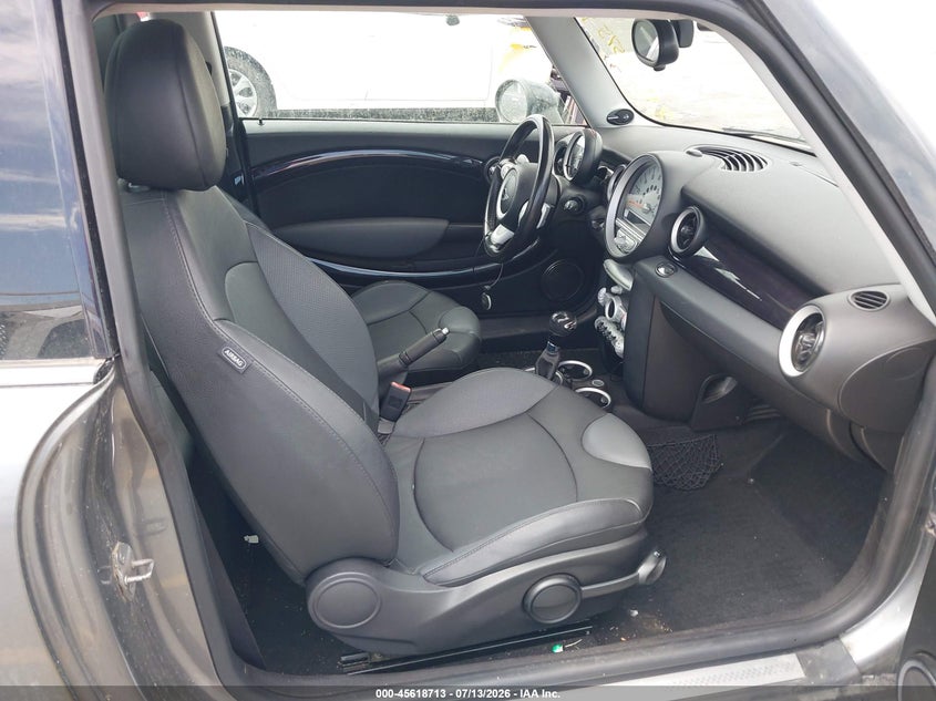 2010 Mini Cooper VIN WMWMF7C51ATZ73515 IAAI salvage auction — NORMAL WEAR, Clear - Dealer Only (California), sold $975 on 2026-07-28 (photo 5)
