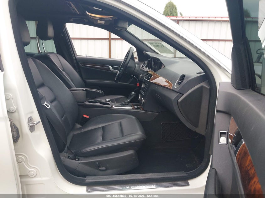 2012 Mercedes-benz C-klasse VIN WDDGF8BB7CR237665 IAAI salvage auction — FRONT END, Salvage Title, sold $1,300 on 2026-08-18 (photo 5)