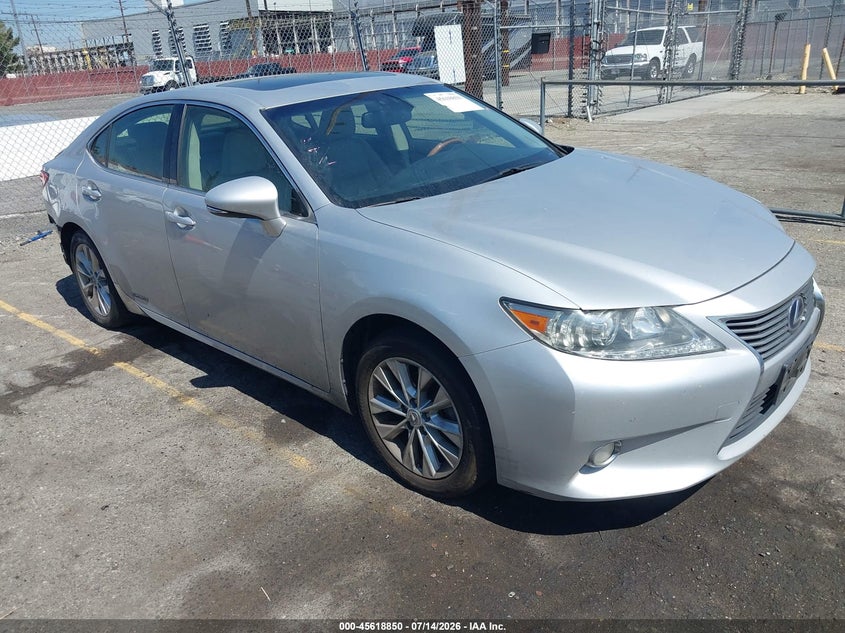 2013 Lexus ES VIN JTHBW1GG9D2033040 IAAI salvage auction — REAR END, Salvage (California), sold $625 on 2026-07-28 (photo 1)