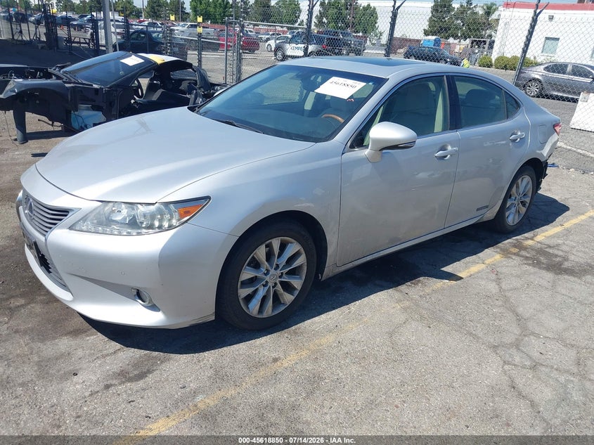 2013 Lexus ES VIN JTHBW1GG9D2033040 IAAI salvage auction — REAR END, Salvage (California), sold $625 on 2026-07-28 (photo 2)