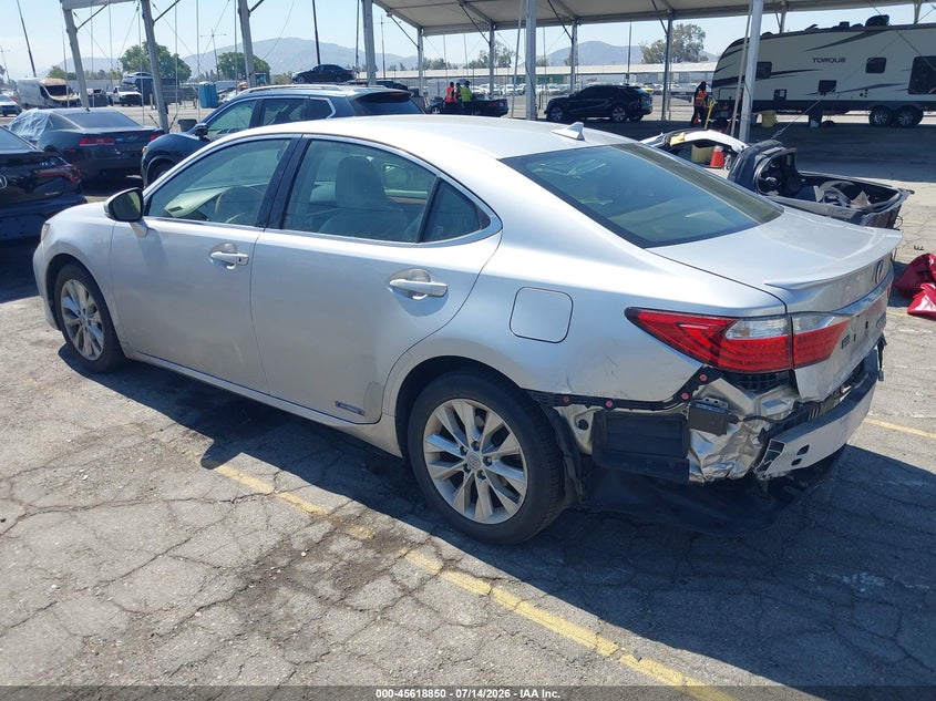 2013 Lexus ES VIN JTHBW1GG9D2033040 IAAI salvage auction — REAR END, Salvage (California), sold $625 on 2026-07-28 (photo 3)