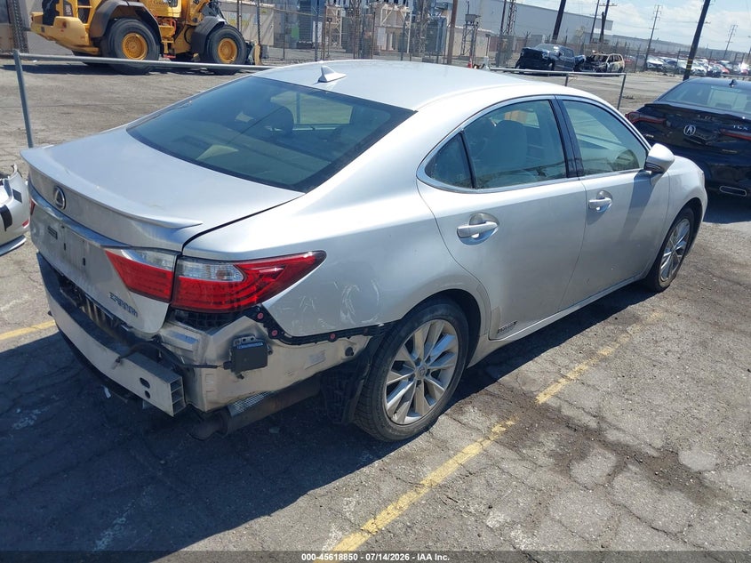 2013 Lexus ES VIN JTHBW1GG9D2033040 IAAI salvage auction — REAR END, Salvage (California), sold $625 on 2026-07-28 (photo 4)