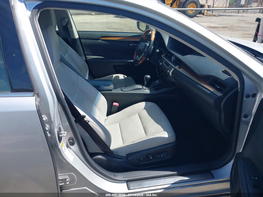 2013 Lexus ES VIN JTHBW1GG9D2033040 IAAI salvage auction — REAR END, Salvage (California), sold $625 on 2026-07-28 (photo 5)