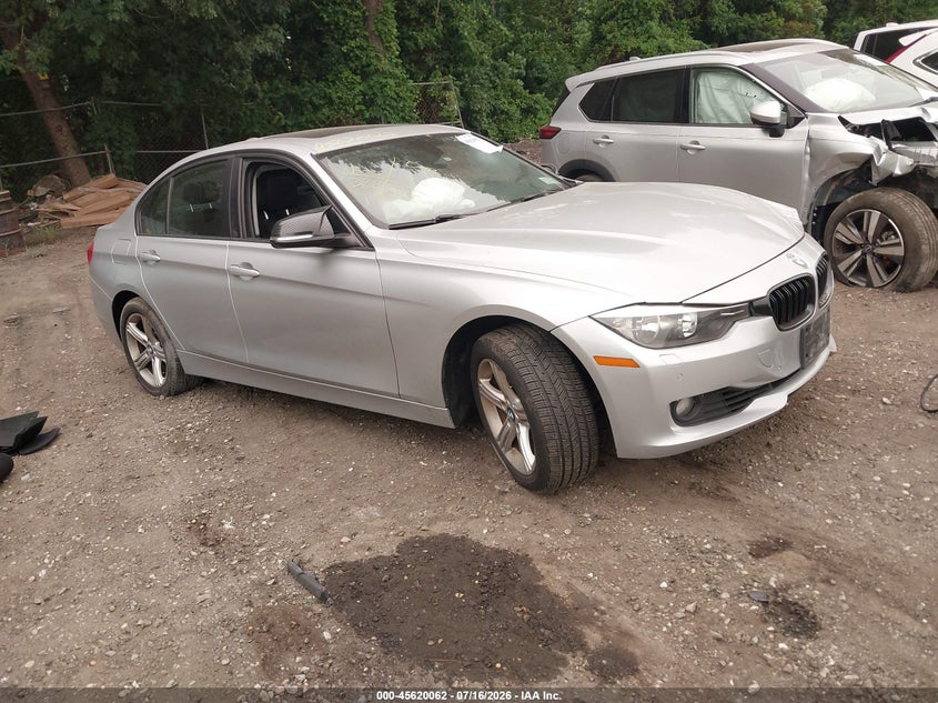 2014 BMW 3er VIN WBA3B3G56ENR82098 IAAI salvage auction — LEFT FRONT, Mv-907A (New York), sold $950 on 2026-08-04 (photo 1)