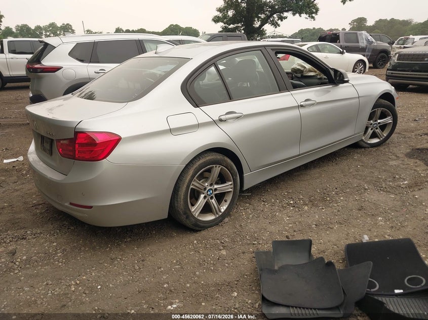 2014 BMW 3er VIN WBA3B3G56ENR82098 IAAI salvage auction — LEFT FRONT, Mv-907A (New York), sold $950 on 2026-08-04 (photo 4)