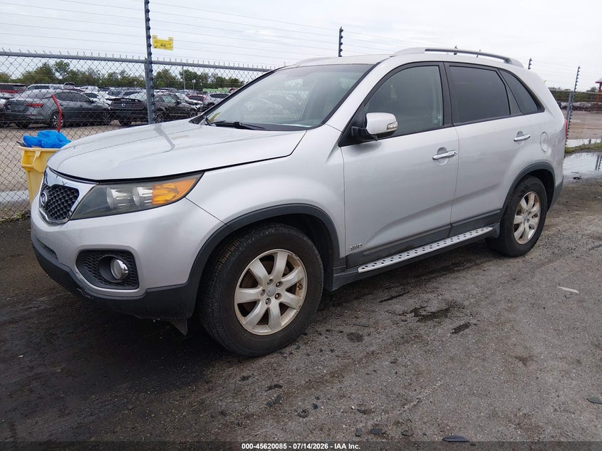 2013 Kia Sorento VIN 5XYKTDA27DG374483 IAAI salvage auction — NORMAL WEAR, Clear (Louisiana), sold $375 on 2026-07-29 (photo 2)
