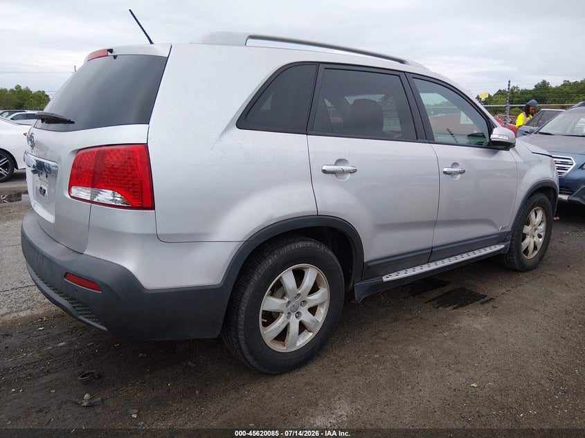 2013 Kia Sorento VIN 5XYKTDA27DG374483 IAAI salvage auction — NORMAL WEAR, Clear (Louisiana), sold $375 on 2026-07-29 (photo 4)