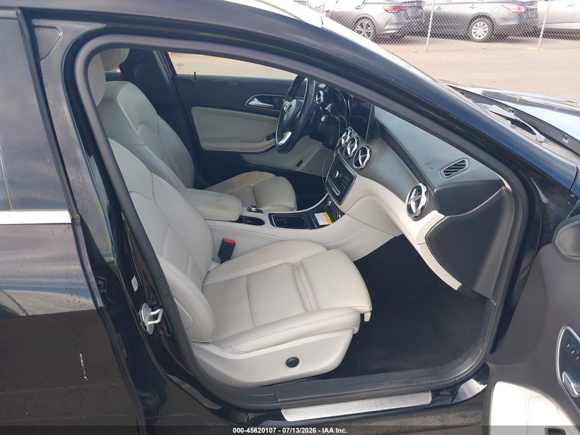 2018 Mercedes-benz Gla-klasse VIN WDCTG4EB7JJ465102 IAAI salvage auction — NORMAL WEAR, Clear (Hawaii), sold $1,050 on 2026-07-21 (photo 5)
