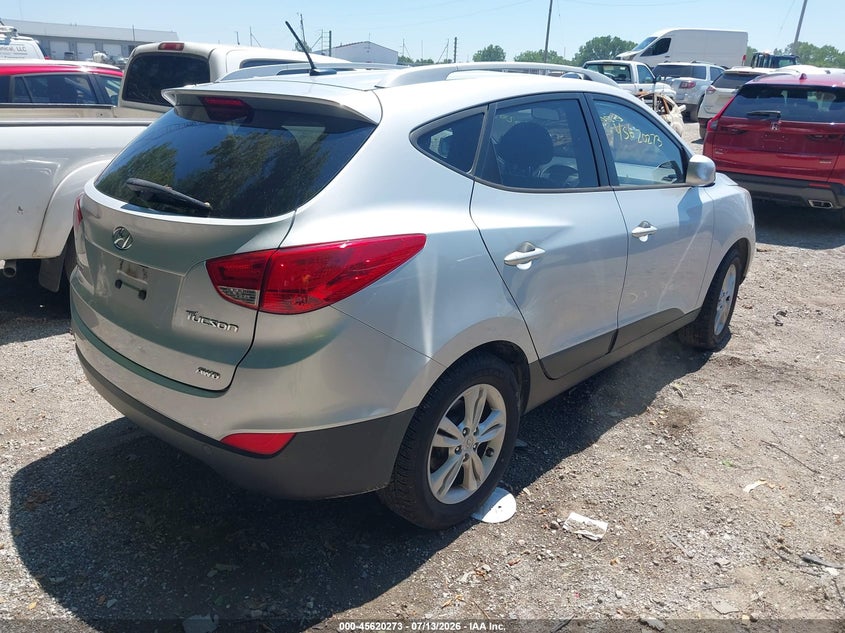 2010 Hyundai Tucson VIN KM8JUCAC5AU021810 IAAI salvage auction — NORMAL WEAR, Clear (Indiana), sold $1,925 on 2026-07-15 (photo 4)