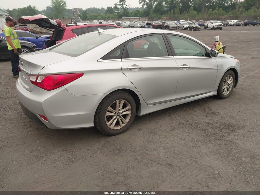 2014 Hyundai Sonata VIN 5NPEB4ACXEH868758 IAAI salvage auction — NORMAL WEAR, Clear (Pennsylvania), sold $375 on 2026-07-28 (photo 4)