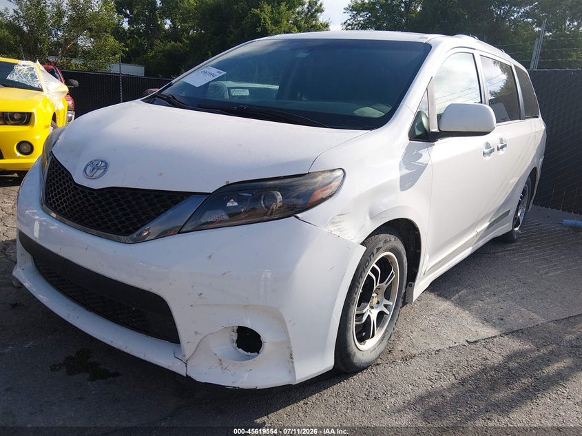 2015 Toyota Sienna VIN 5TDXK3DC0FS620058 IAAI salvage auction — NORMAL WEAR, Clear (Kansas), sold $4,625 on 2026-07-29 (photo 2)