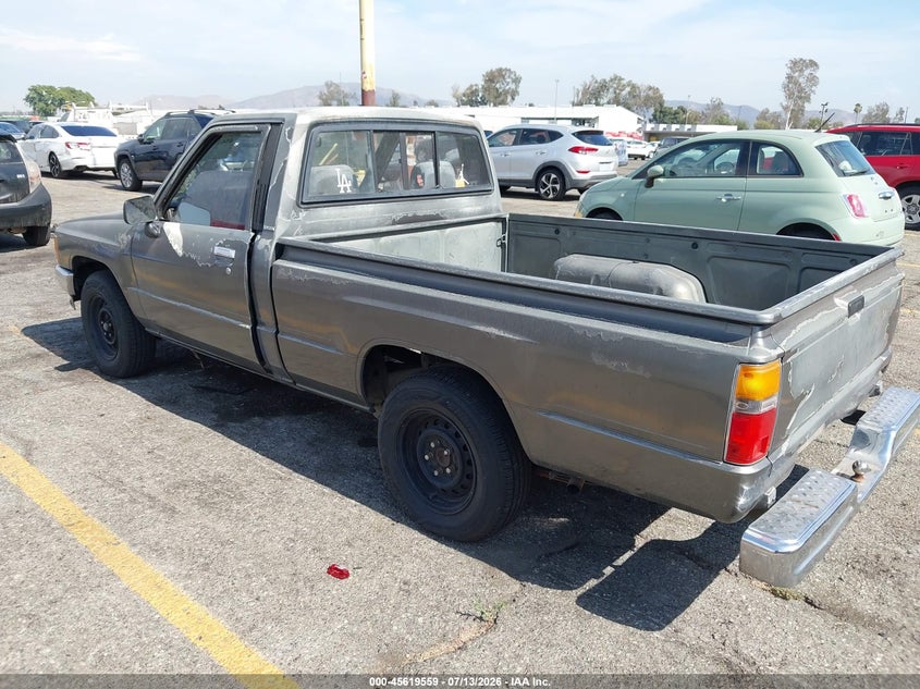 1987 Toyota Pickup VIN JT4RN50R0H0301769 IAAI salvage auction — NORMAL WEAR, Clear - Dealer Only (California), sold $1,350 on 2026-07-21 (photo 3)