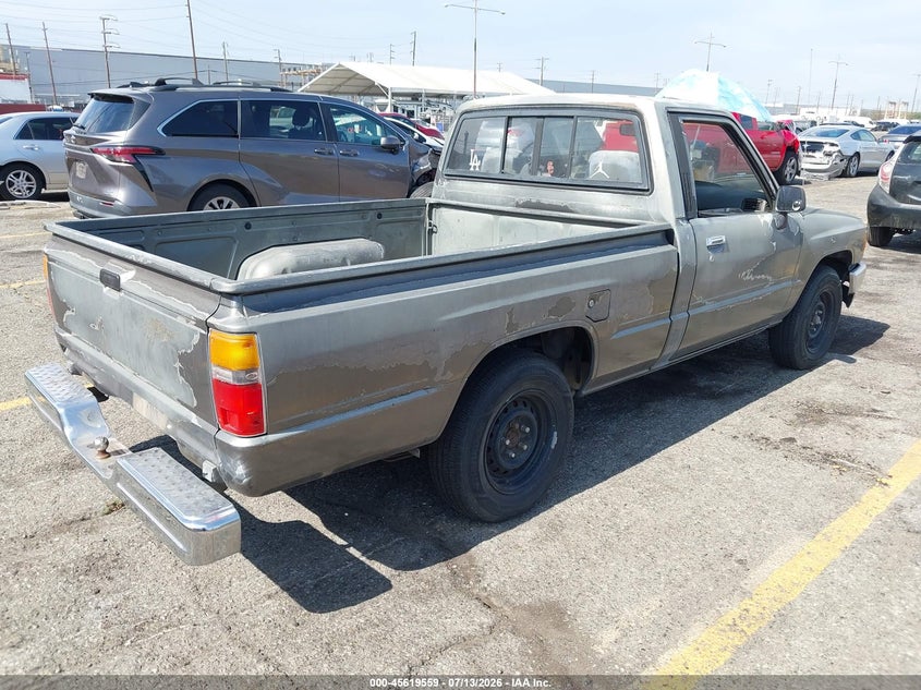 1987 Toyota Pickup VIN JT4RN50R0H0301769 IAAI salvage auction — NORMAL WEAR, Clear - Dealer Only (California), sold $1,350 on 2026-07-21 (photo 4)
