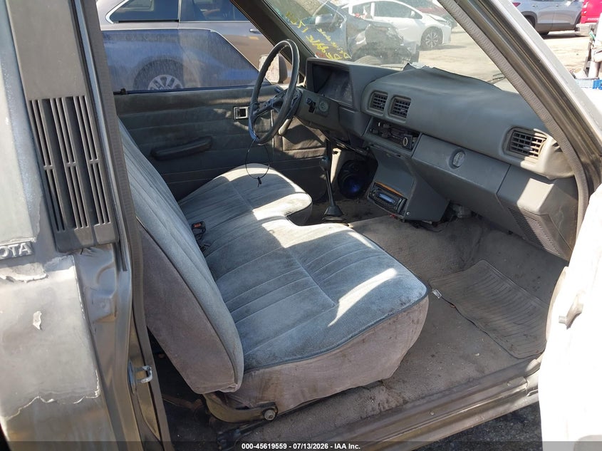 1987 Toyota Pickup VIN JT4RN50R0H0301769 IAAI salvage auction — NORMAL WEAR, Clear - Dealer Only (California), sold $1,350 on 2026-07-21 (photo 5)