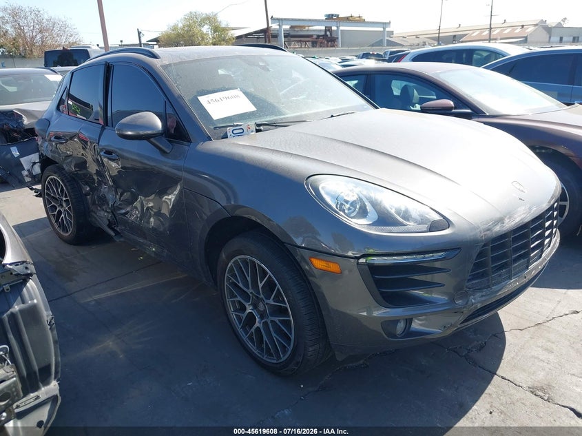 2018 Porsche Macan VIN WP1AA2A5XJLB03982 IAAI salvage auction — SIDE, Salvage Title, sold $4,600 on 2026-08-19 (photo 1)