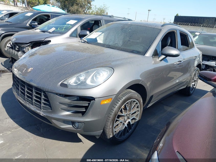 2018 Porsche Macan VIN WP1AA2A5XJLB03982 IAAI salvage auction — SIDE, Salvage Title, sold $4,600 on 2026-08-19 (photo 2)