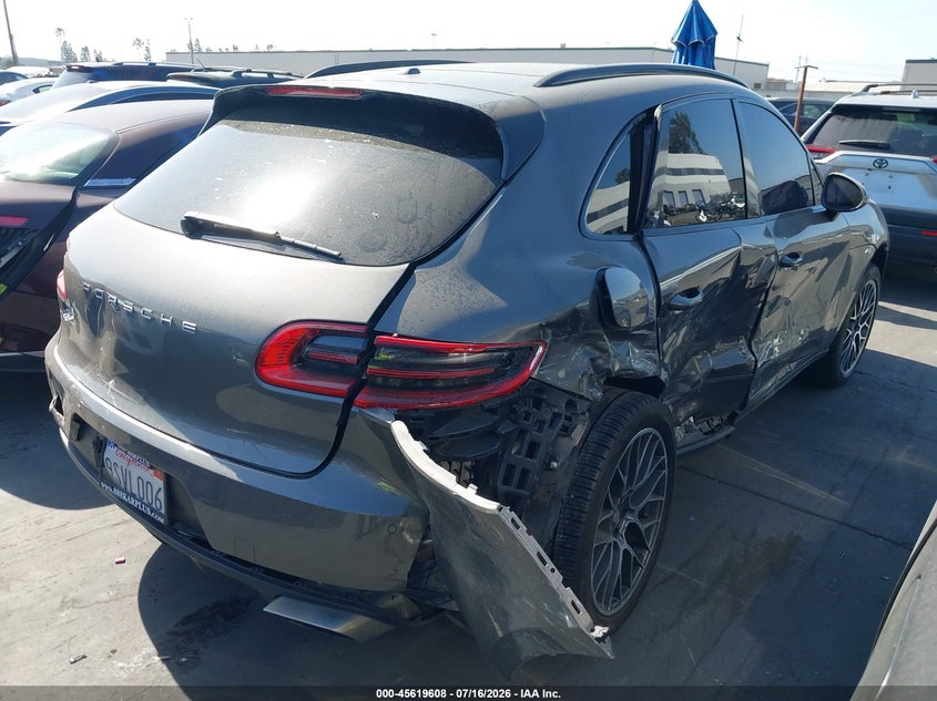 2018 Porsche Macan VIN WP1AA2A5XJLB03982 IAAI salvage auction — SIDE, Salvage Title, sold $4,600 on 2026-08-19 (photo 4)