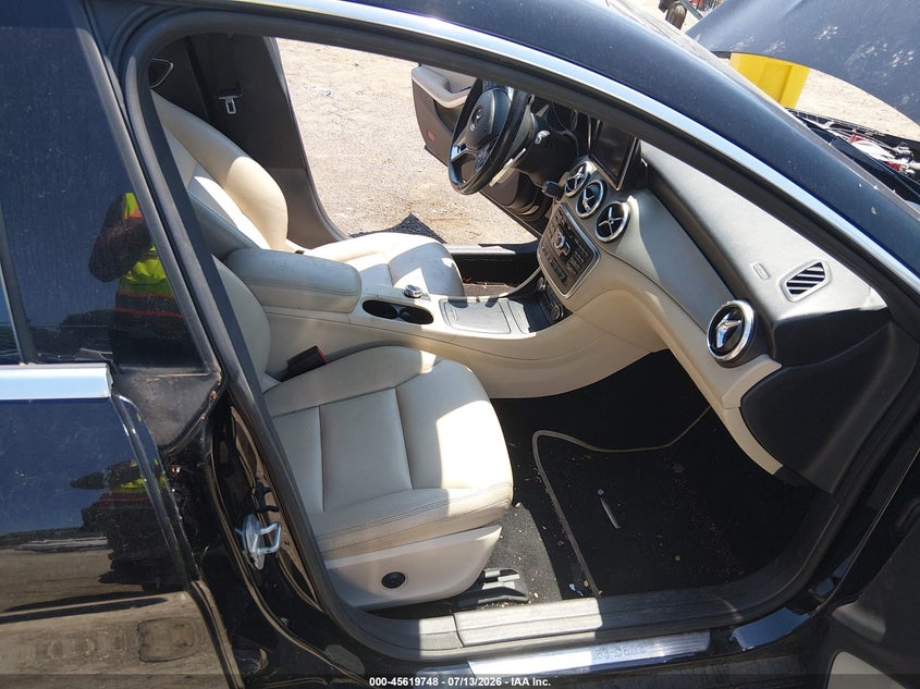 2014 Mercedes-benz Cla-klasse VIN WDDSJ4EBXEN030680 IAAI salvage auction — NORMAL WEAR, Clear (Illinois), sold $450 on 2026-07-29 (photo 5)