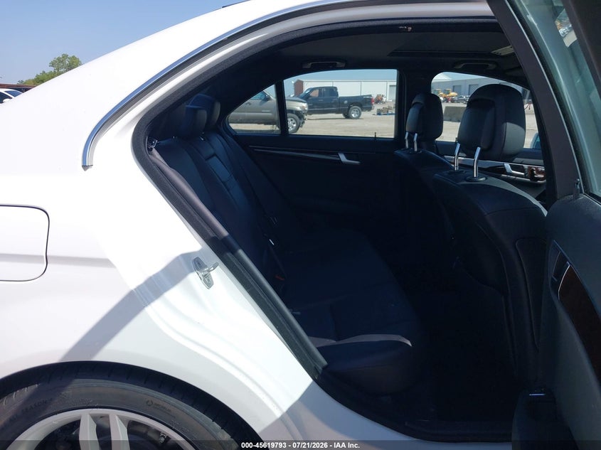 2014 Mercedes-benz C-klasse VIN WDDGF4HB2EG231321 IAAI salvage auction — FRONT END, Original (Texas), sold $1,800 on 2026-08-20 (photo 8)