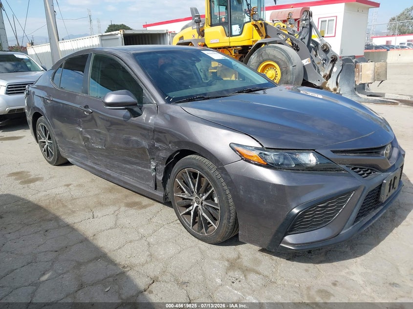 2021 Toyota Camry VIN 4T1T11AK4MU616066 IAAI salvage auction — SIDE, Salvage Title, sold $7,700 on 2026-07-31 (photo 1)
