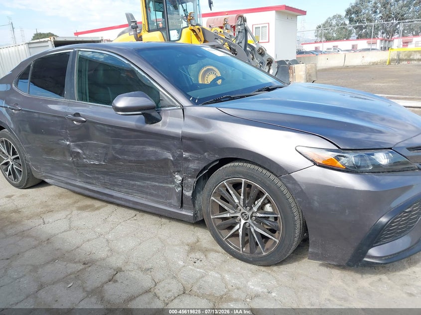 2021 Toyota Camry VIN 4T1T11AK4MU616066 IAAI salvage auction — SIDE, Salvage Title, sold $7,700 on 2026-07-31 (photo 6)