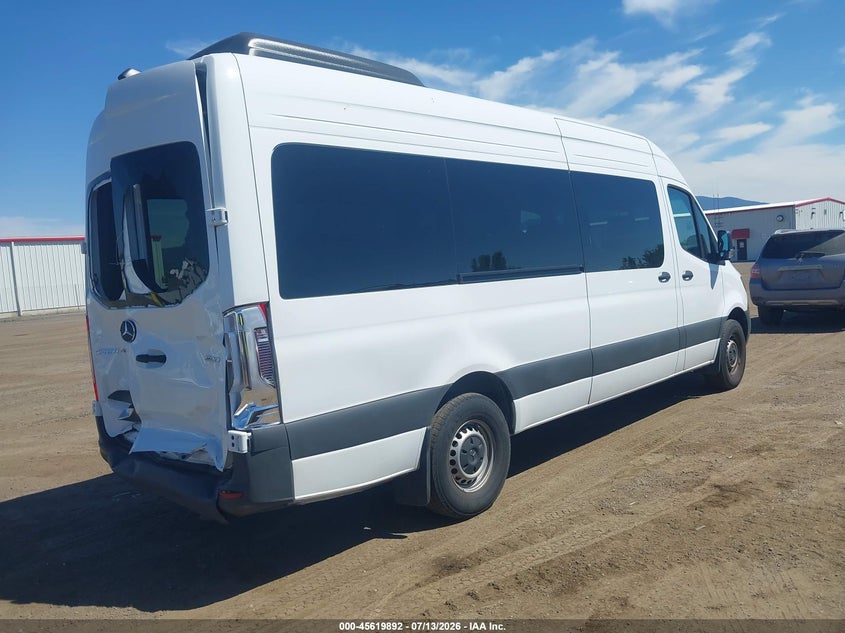 2026 Mercedes-benz Sprinter VIN W1Z4KGHYXTT605152 IAAI salvage auction — REAR END, Salvage Title, sold $33,650 on 2026-07-15 (photo 4)